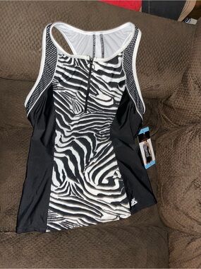 Zebra Print - Black & White NWT Women’s size large Swim top Zeroxposur